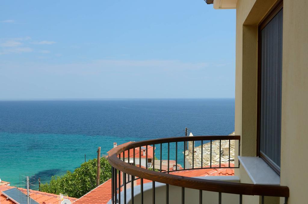 Seascape Villas Kinira Koinyra Exterior photo