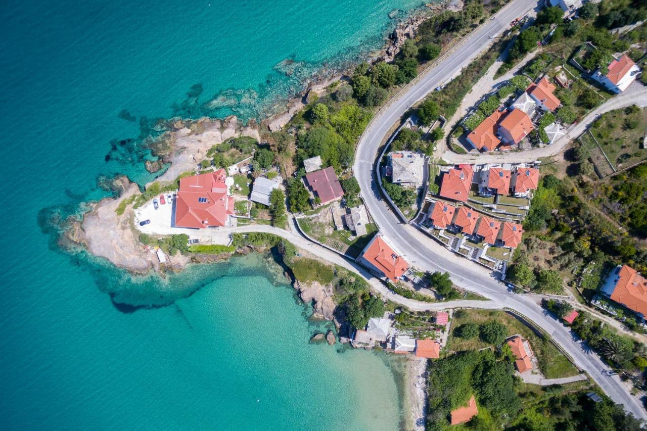 Seascape Villas Kinira Koinyra Exterior photo